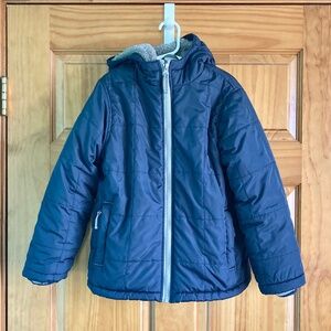 Boy’s size 5-6 Lands’ End navy blue puffer coat in good condition, soft interior